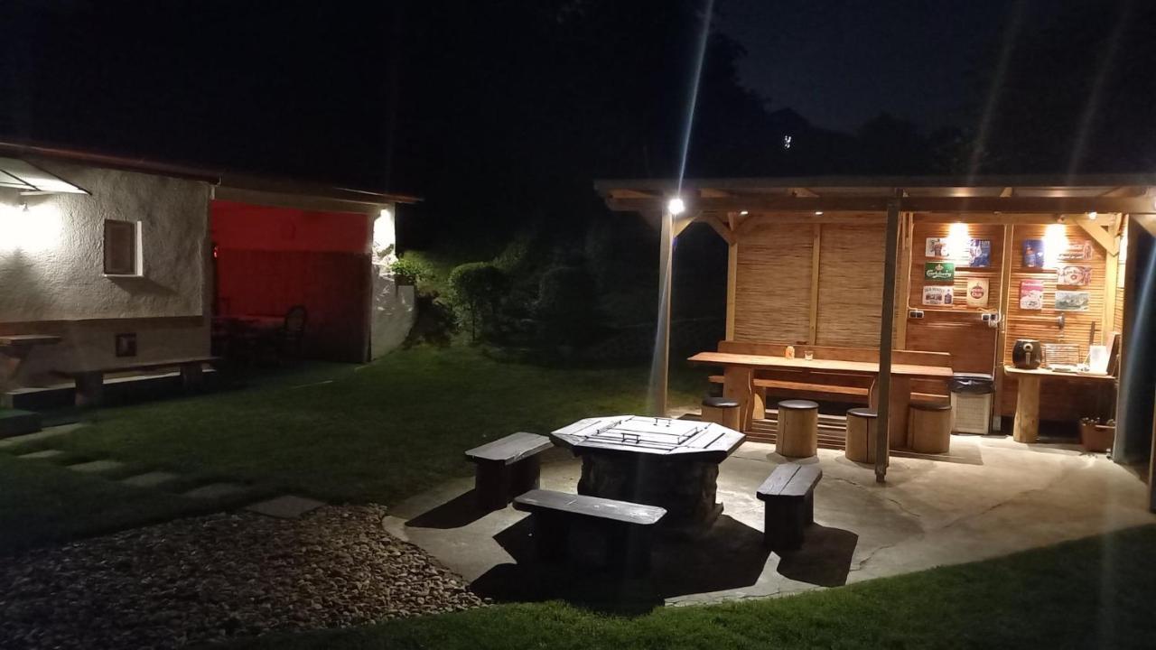 Vadaszles Vendeghaz Bukkszentmarton Buitenkant foto
