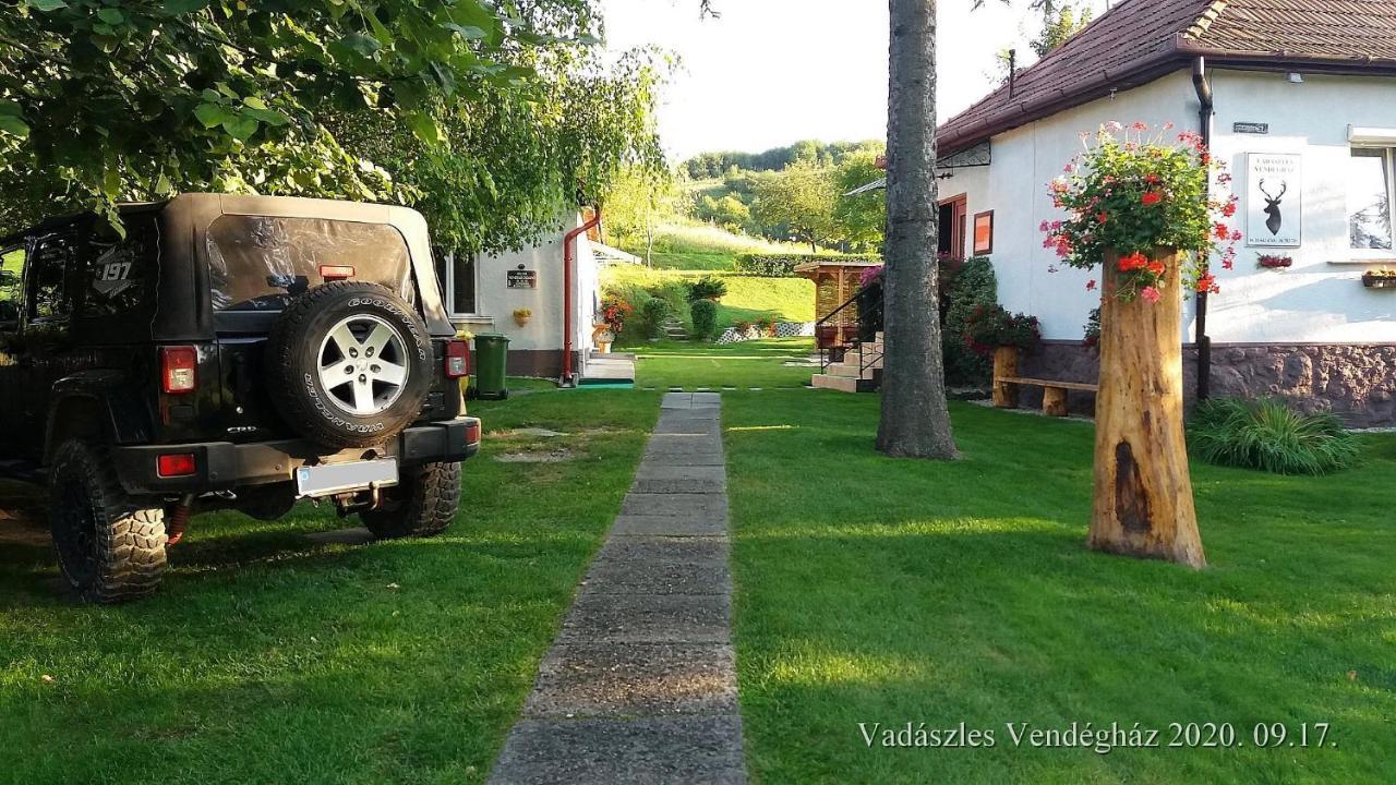 Vadaszles Vendeghaz Bukkszentmarton Buitenkant foto