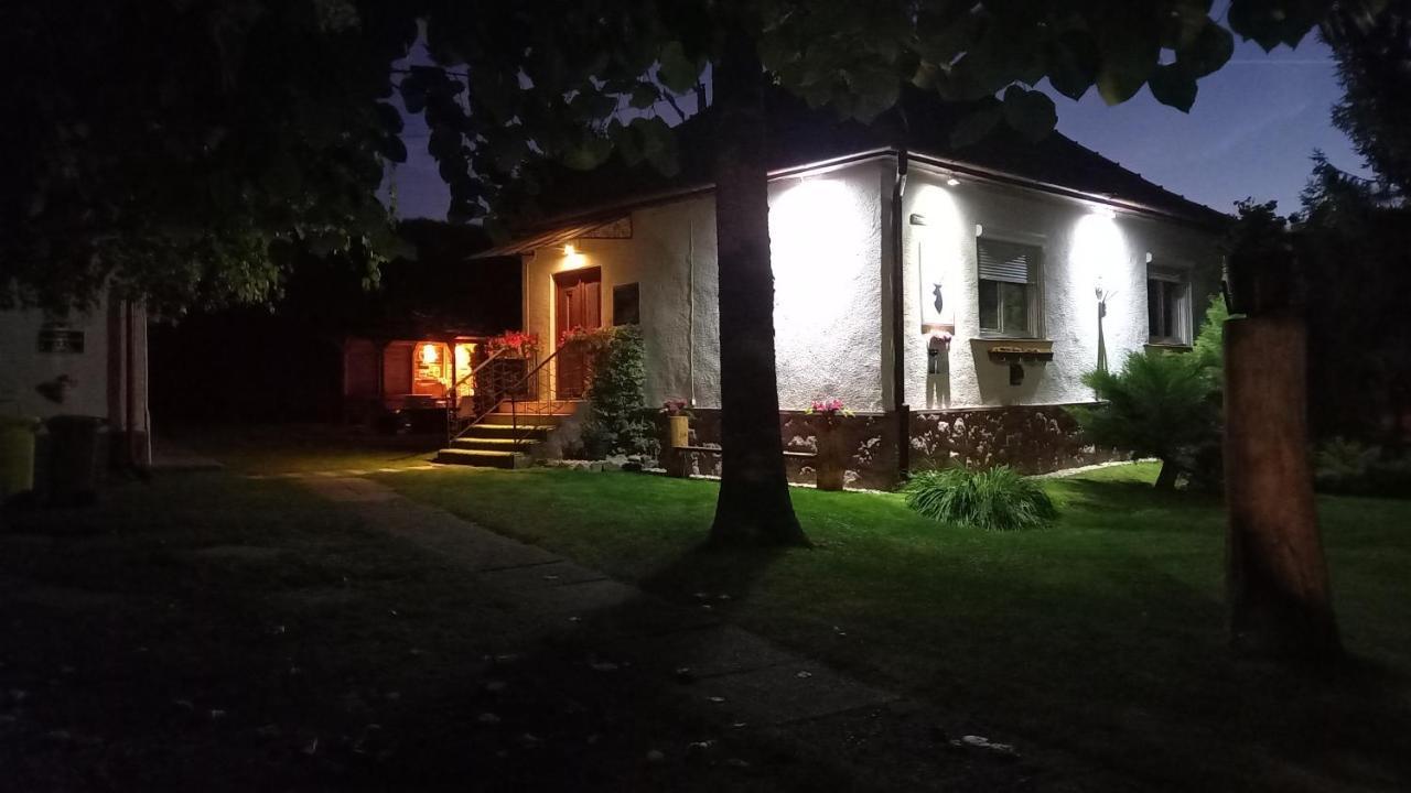 Vadaszles Vendeghaz Bukkszentmarton Buitenkant foto