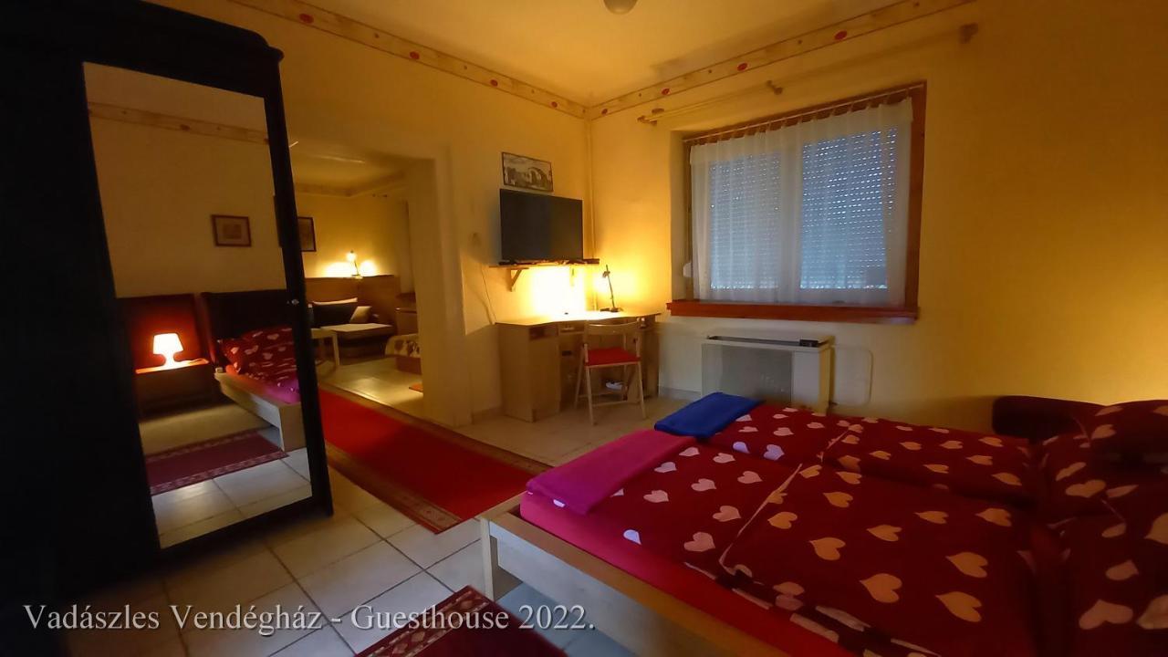 Vadaszles Vendeghaz Bukkszentmarton Buitenkant foto