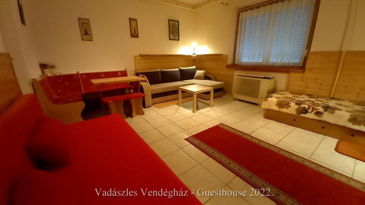 Vadaszles Vendeghaz Bukkszentmarton Buitenkant foto
