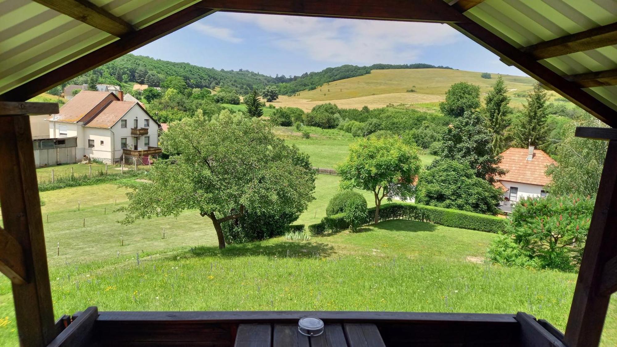 Vadaszles Vendeghaz Bukkszentmarton Buitenkant foto
