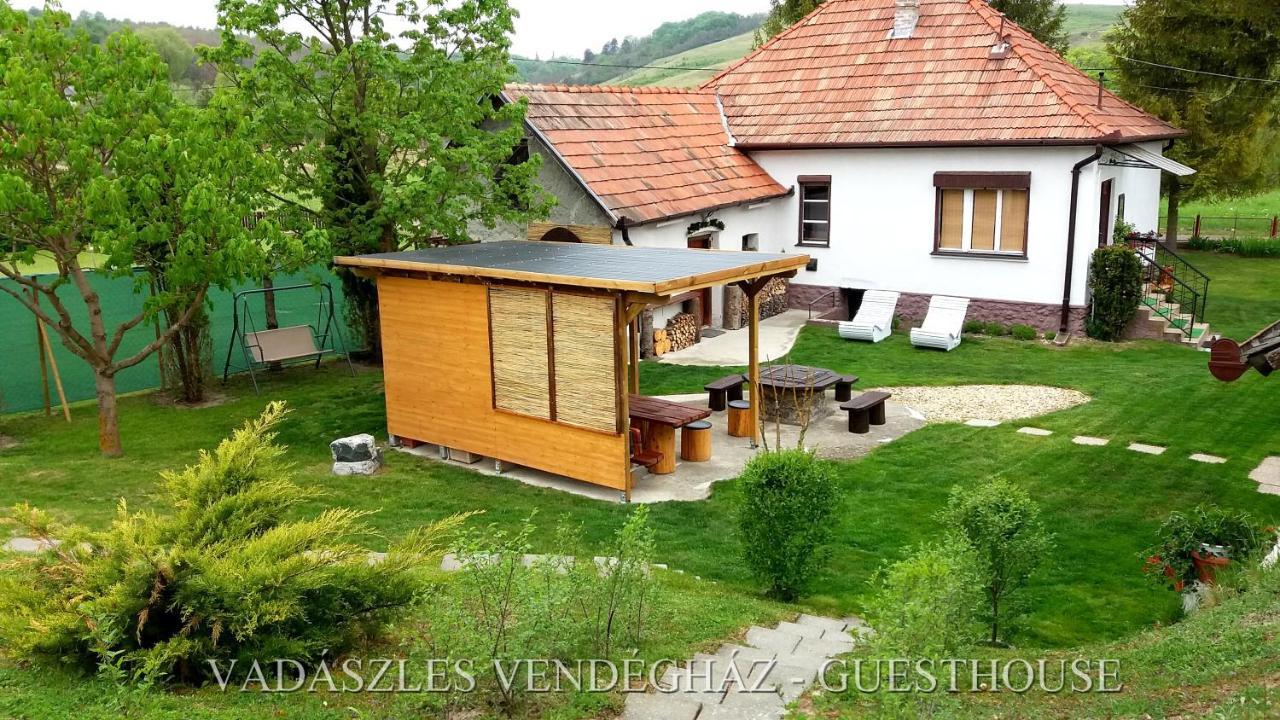 Vadaszles Vendeghaz Bukkszentmarton Buitenkant foto